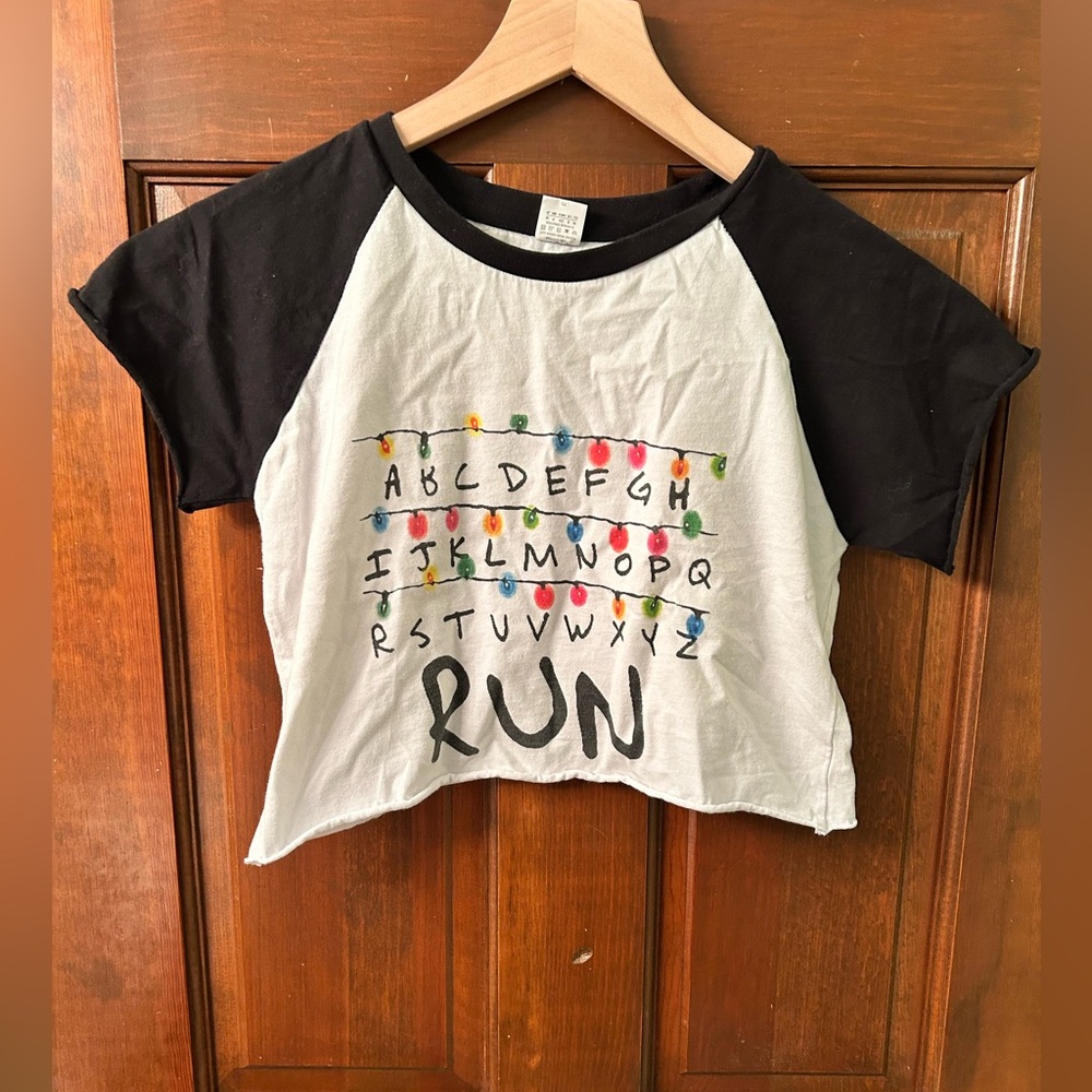HICLOL Stranger Things crop Black and White Short Sleeve Raglan Tee. Size S